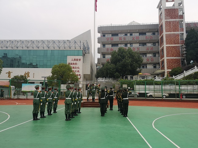 九江三中举行国旗班退役交接仪式